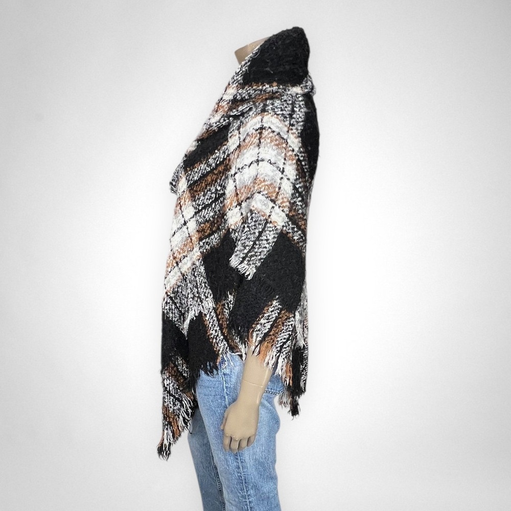 APT.9 London Plaid Toggle Ruana Poncho Cape Wrap Black‎ Brown White Cozy OS - Picture 3 of 9